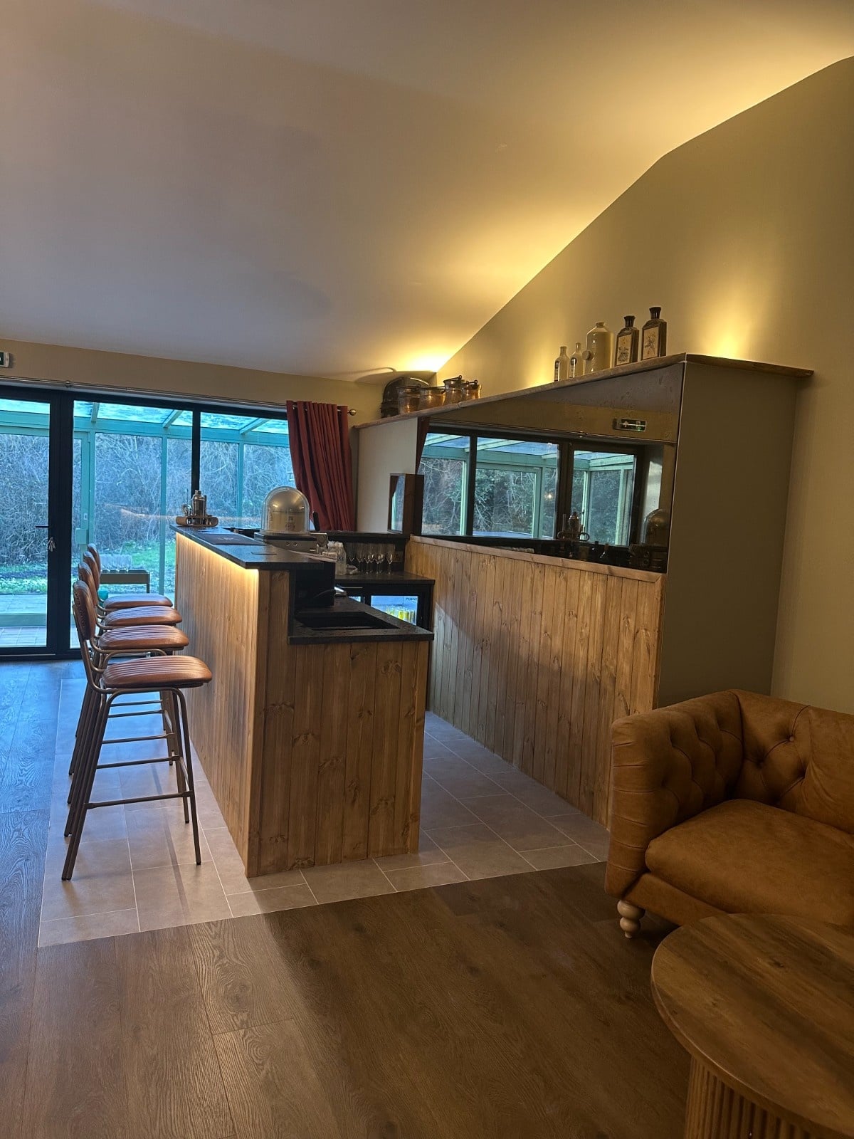 Magpie Farmhouse for 18 Guests image 4